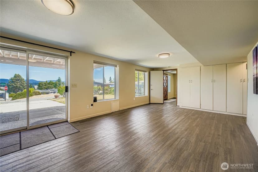Property photo for 11009 Woodward Avenue S, Seattle photo 17