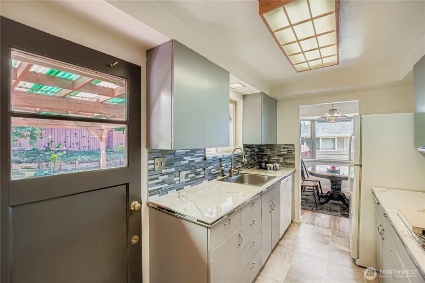 Property photo for 11009 Woodward Avenue S, Seattle photo 8