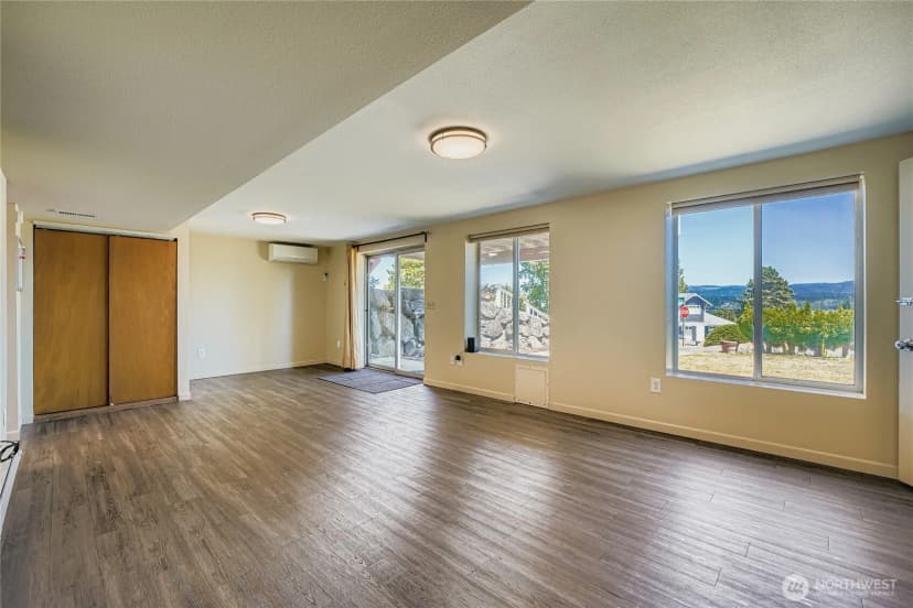 Property photo for 11009 Woodward Avenue S, Seattle photo 16