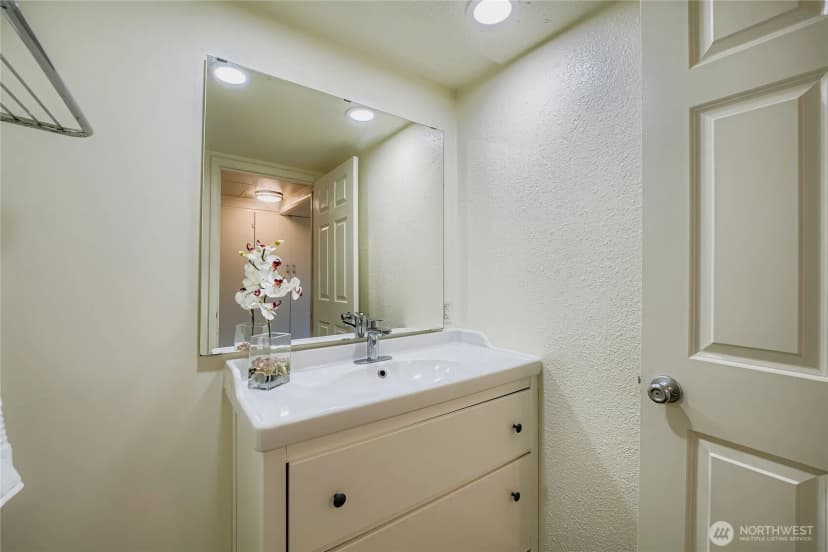 Property photo for 11009 Woodward Avenue S, Seattle photo 24