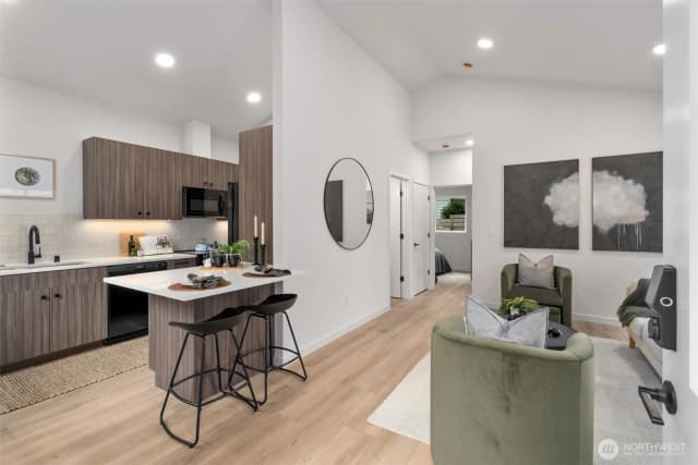 Property photo for 7711 34th Avenue Sw #b, Seattle photo 4