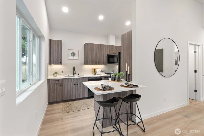 Property photo for 7711 34th Avenue Sw #b, Seattle photo 6