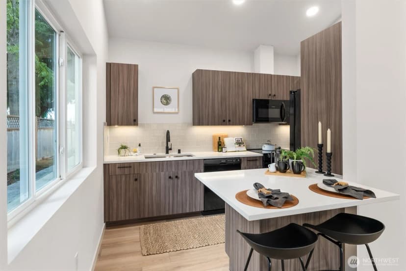 Property photo for 7711 34th Avenue Sw #b, Seattle photo 7