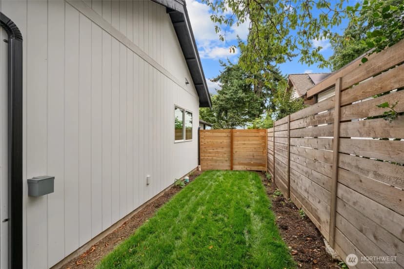 Property photo for 7711 34th Avenue Sw #b, Seattle photo 24