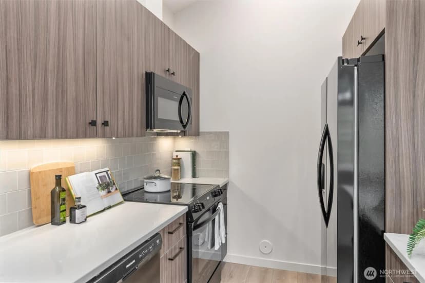Property photo for 7711 34th Avenue Sw #b, Seattle photo 9