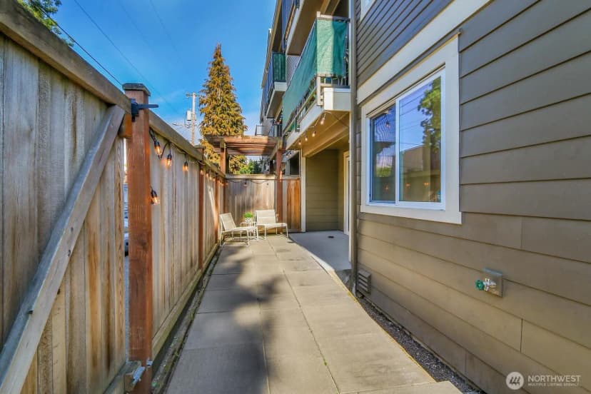 Property photo for 939 N 101st Street #101, Seattle photo 13