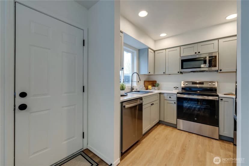 Property photo for 6916 Rainier Drive #b, Everett photo 13