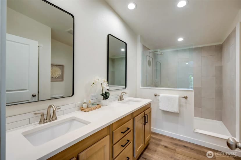 Property photo for 11426 Chain Lake Road, Snohomish photo 18