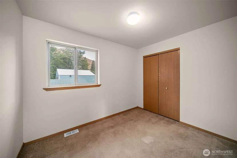 Property photo for 706 S Western Ave, Wenatchee photo 18