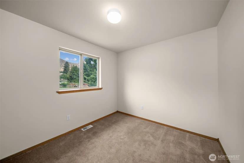 Property photo for 706 S Western Ave, Wenatchee photo 27