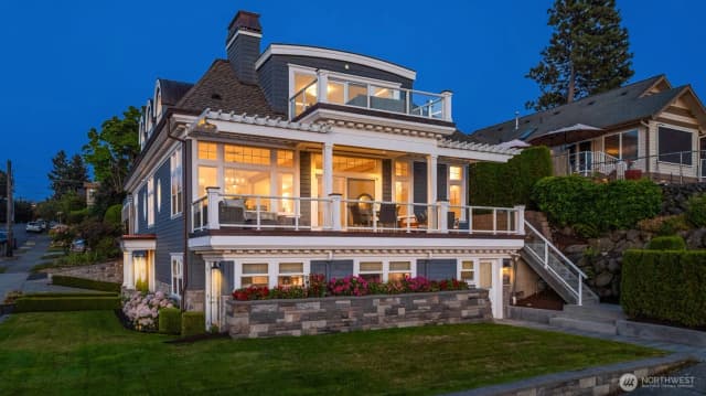 Property photo for 702 2nd Street S, Kirkland