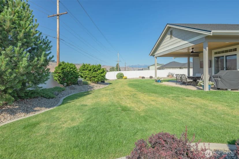 Property photo for 826 Autumn Crest Drive, Wenatchee photo 36