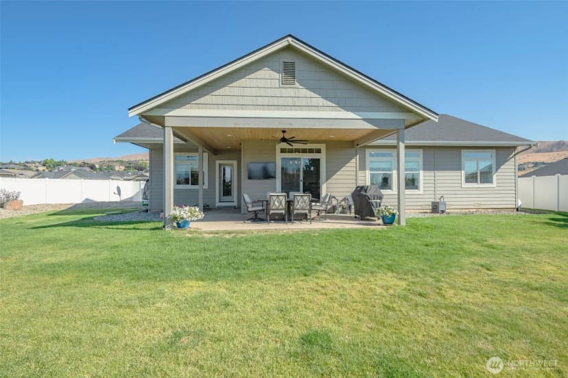 Property photo for 826 Autumn Crest Drive, Wenatchee photo 34