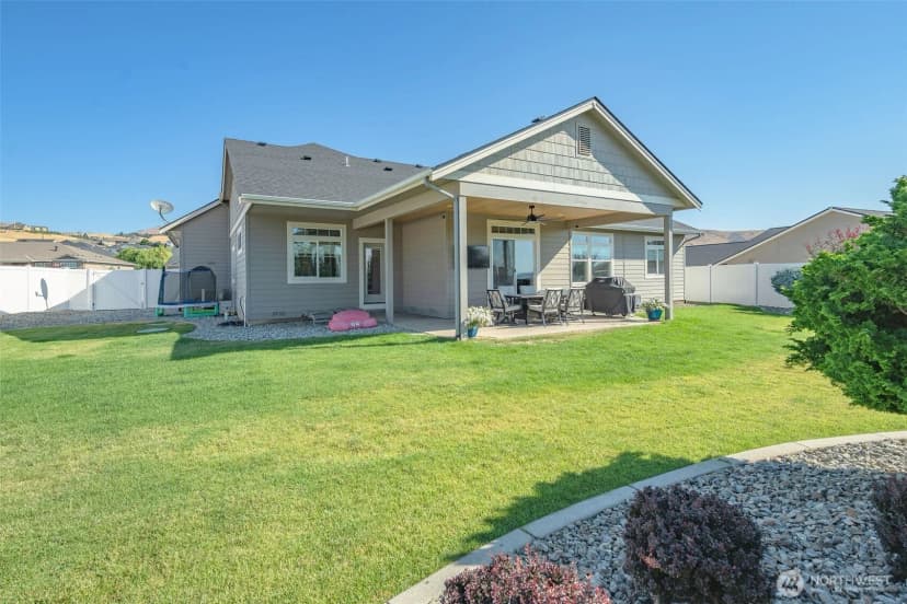 Property photo for 826 Autumn Crest Drive, Wenatchee photo 33