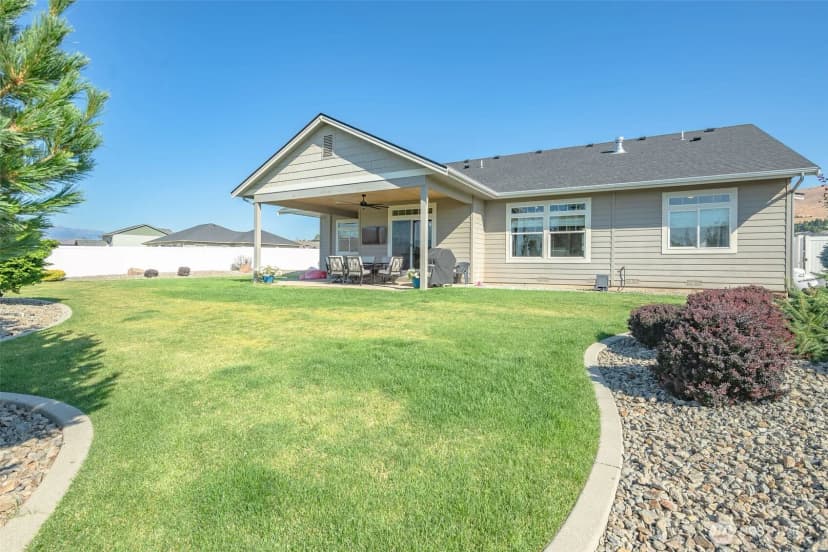 Property photo for 826 Autumn Crest Drive, Wenatchee photo 35