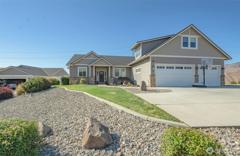 Property photo for 826 Autumn Crest Drive, Wenatchee photo 3
