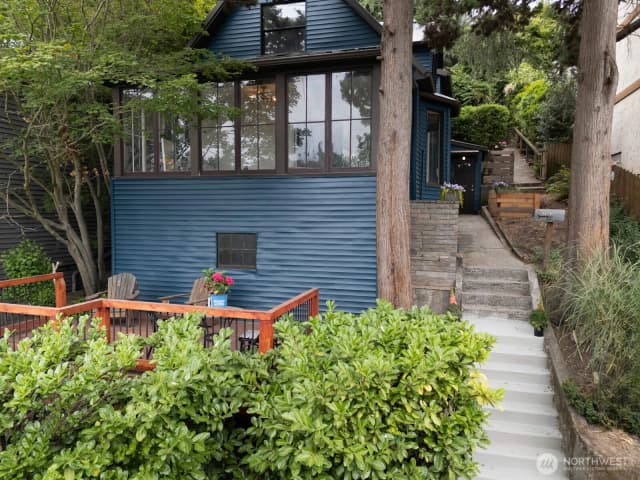 Property photo for 2560 Gilman Drive W, Seattle photo 2