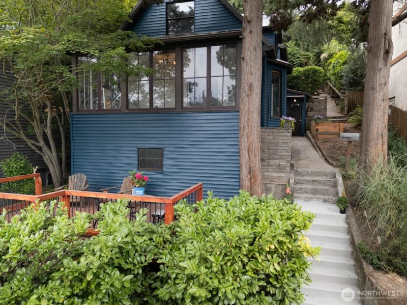 Property photo for 2560 Gilman Drive W, Seattle photo 2