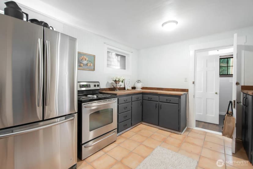 Property photo for 2560 Gilman Drive W, Seattle photo 8