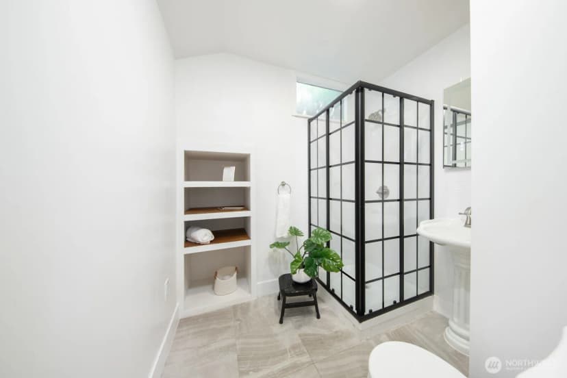 Property photo for 2560 Gilman Drive W, Seattle photo 13