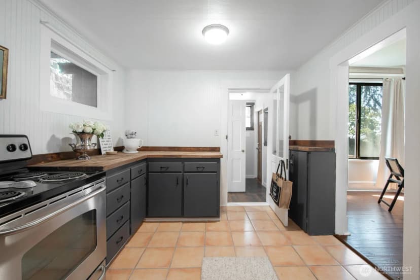 Property photo for 2560 Gilman Drive W, Seattle photo 9