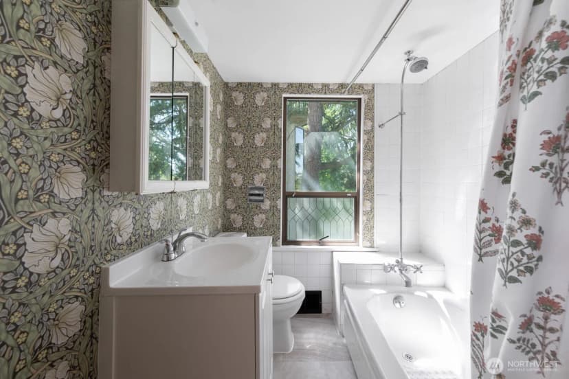 Property photo for 2560 Gilman Drive W, Seattle photo 11