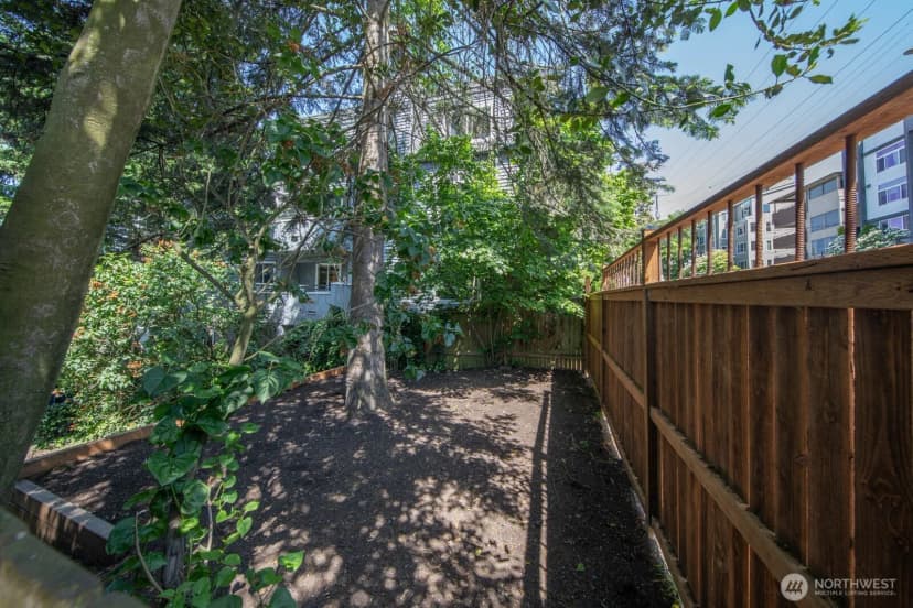 Property photo for 2560 Gilman Drive W, Seattle photo 16