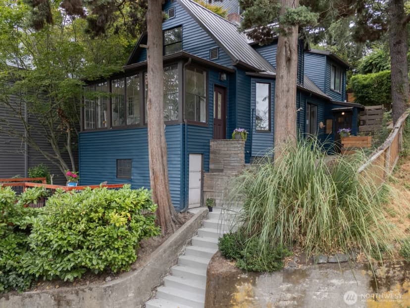 Property photo for 2560 Gilman Drive W, Seattle