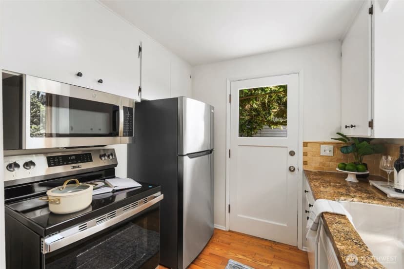 Property photo for 8139 14th Avenue Sw, Seattle photo 9