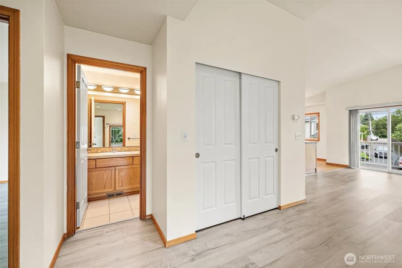 Property photo for 4223 S Cloverdale Street, Seattle photo 19