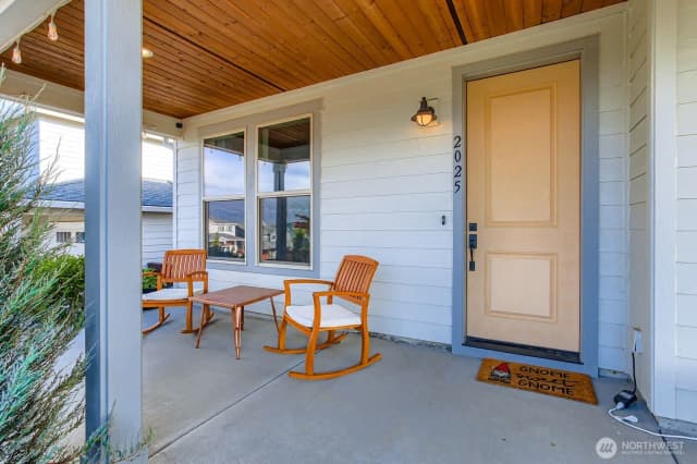 Property photo for 2025 E 9th Street, La Center photo 3