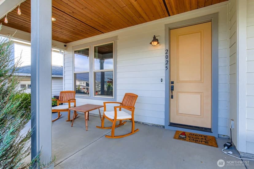 Property photo for 2025 E 9th Street, La Center photo 3
