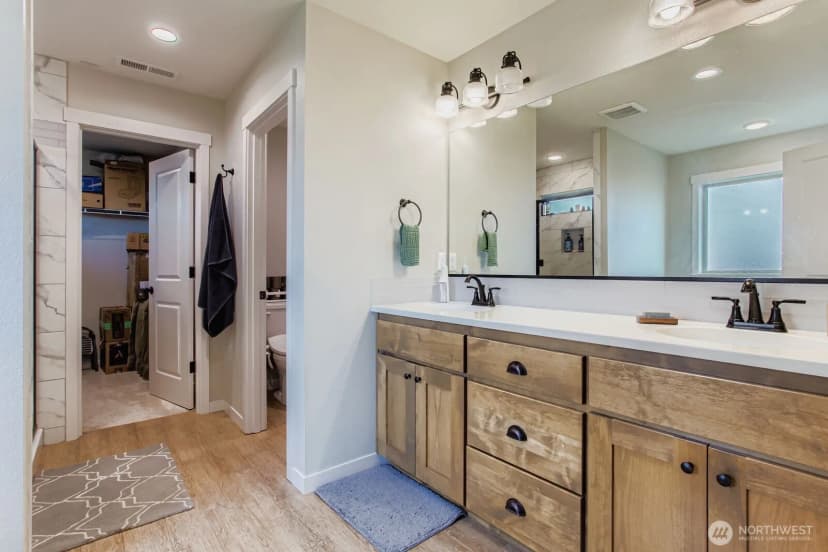 Property photo for 2025 E 9th Street, La Center photo 17