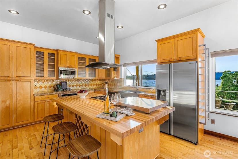 Property photo for 3643 Beach Drive E, Port Orchard photo 16