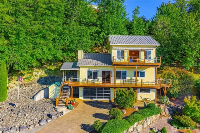 Property photo for 3643 Beach Drive E, Port Orchard photo 2