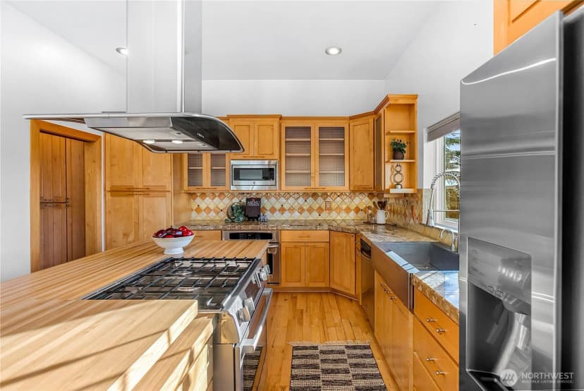 Property photo for 3643 Beach Drive E, Port Orchard photo 15