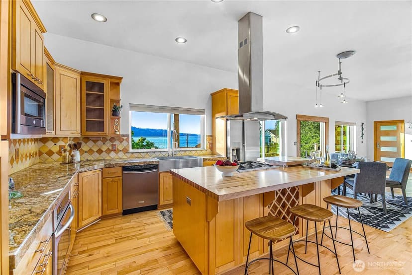 Property photo for 3643 Beach Drive E, Port Orchard photo 13