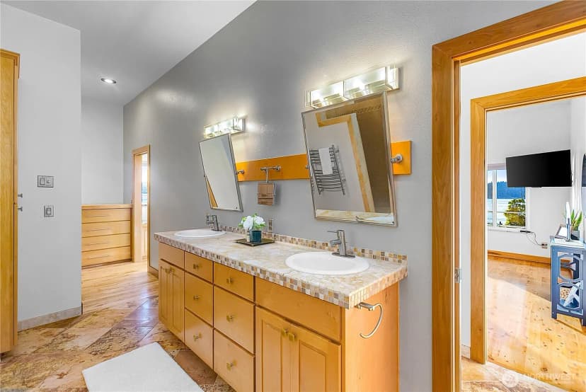 Property photo for 3643 Beach Drive E, Port Orchard photo 26