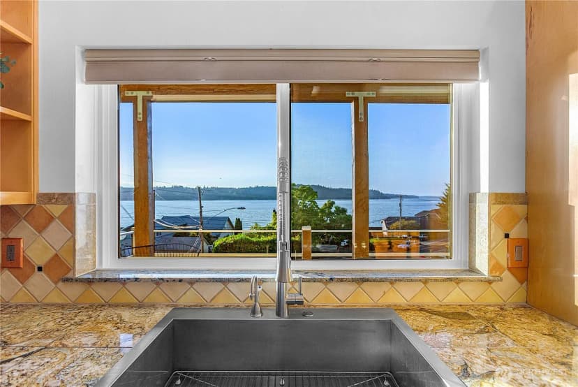 Property photo for 3643 Beach Drive E, Port Orchard photo 14