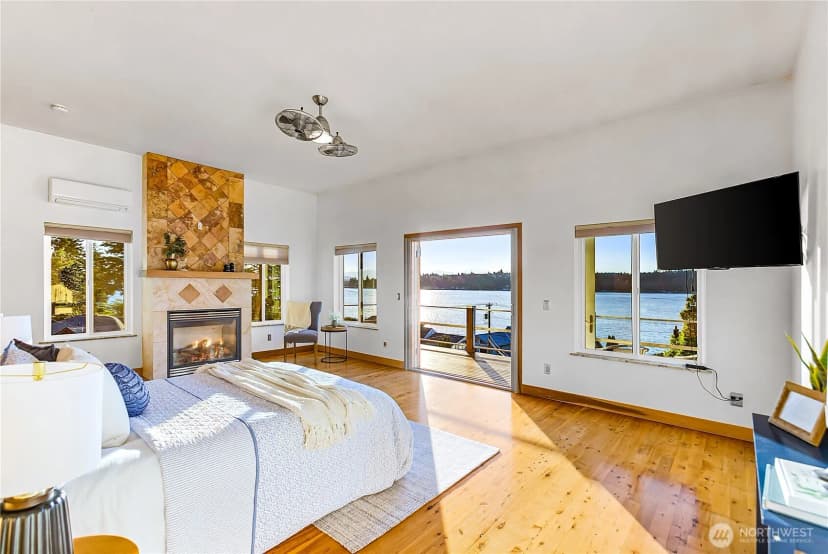 Property photo for 3643 Beach Drive E, Port Orchard photo 19