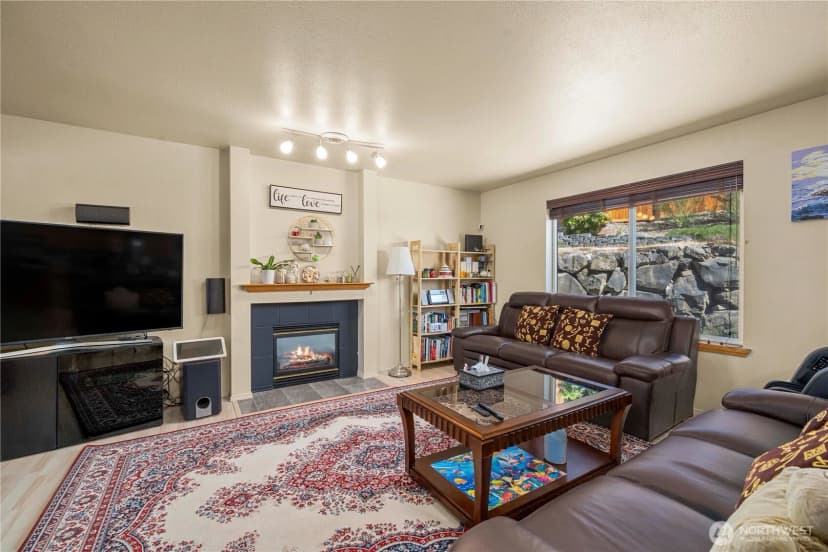 Property photo for 26832 27th Place S, Kent photo 7