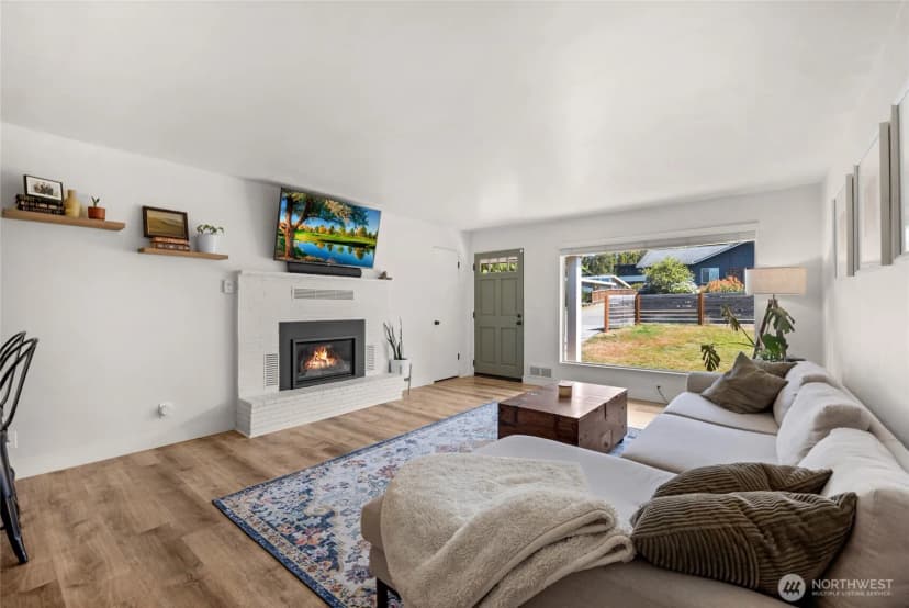 Property photo for 16607 72nd Avenue Ne, Kenmore photo 6