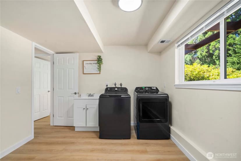 Property photo for 528 S 302nd St, Federal Way photo 18