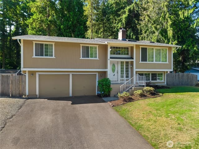 Property photo for 7011 Alderwood Court Se, Lacey photo 2