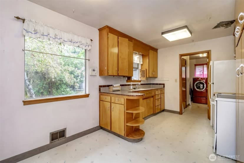 Property photo for 10507 Earley Ave Sw, Lakewood photo 9