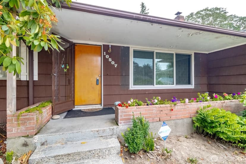 Property photo for 10507 Earley Ave Sw, Lakewood photo 2