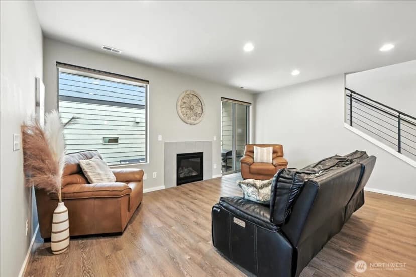 Property photo for 32986 Skyline Lane, Black Diamond photo 8