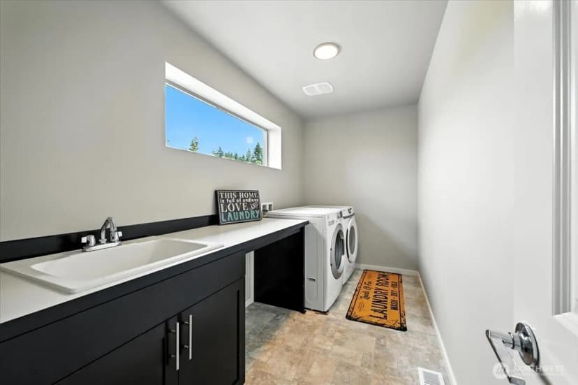 Property photo for 32986 Skyline Lane, Black Diamond photo 21