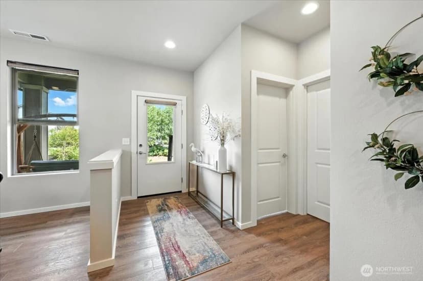 Property photo for 32986 Skyline Lane, Black Diamond photo 3