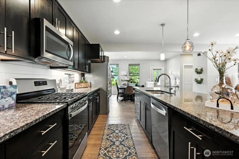 Property photo for 32986 Skyline Lane, Black Diamond photo 12